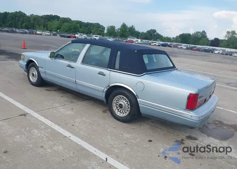 1997 Lincoln Town Car Executive из США, поврежденный, VIN 1LNLM81W9VY636150